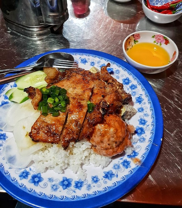 Cơm tấm bà Mười | Quán ăn khuya ngon ở Sài Gòn