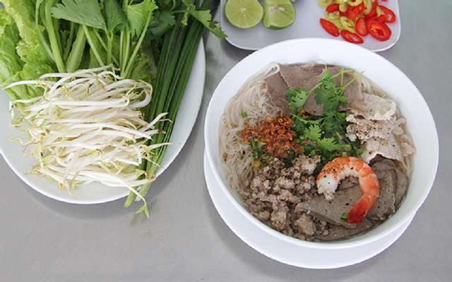 Hủ tiếu Nam Vang Tài Anh | Quán ăn khuya ngon ở Sài Gòn