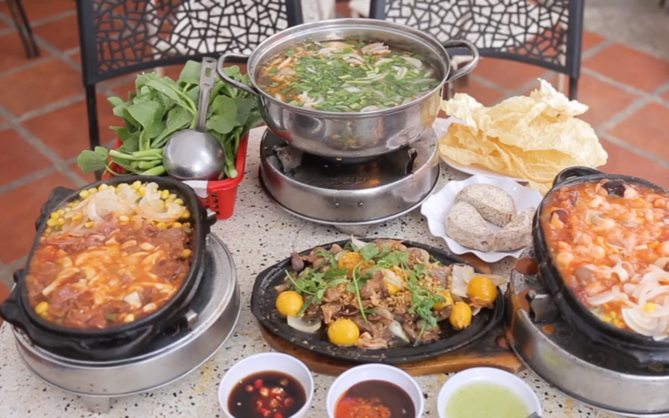 Lẩu bò Tí Chuột | Quán ăn khuya ngon ở Sài Gòn