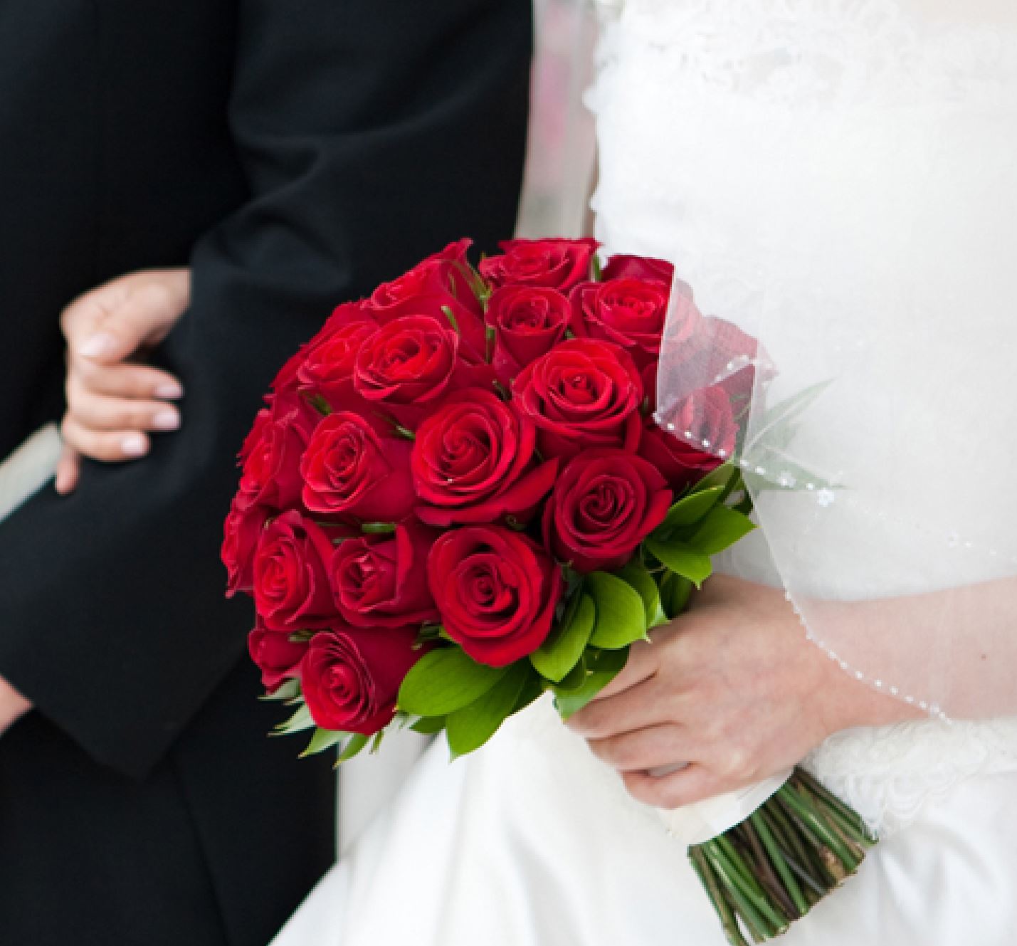 Hoa cưới cầm tay đẹp cho các nàng bằng hoa hồng